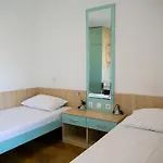 Spinut بيت شباب